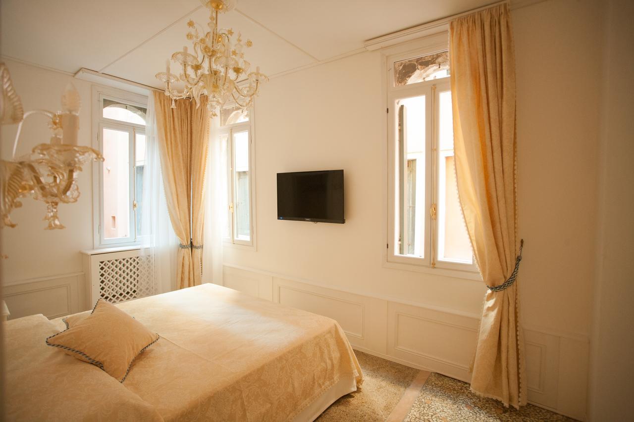 Standard Zimmer mit Kingsize-Bett